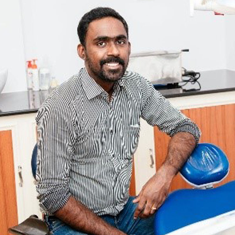https://shifadentalperumpilavu.com/wp-content/uploads/2022/07/Dr-Dinoop-Valsan.jpg